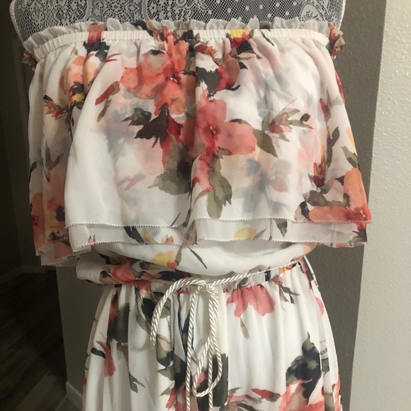 White House Black Market Dresses & Skirts - COPY - White House Black Market floral maxi dress small